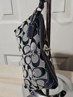 Coach EUC Turnlock Signature Canvas Navy Blue Clutch